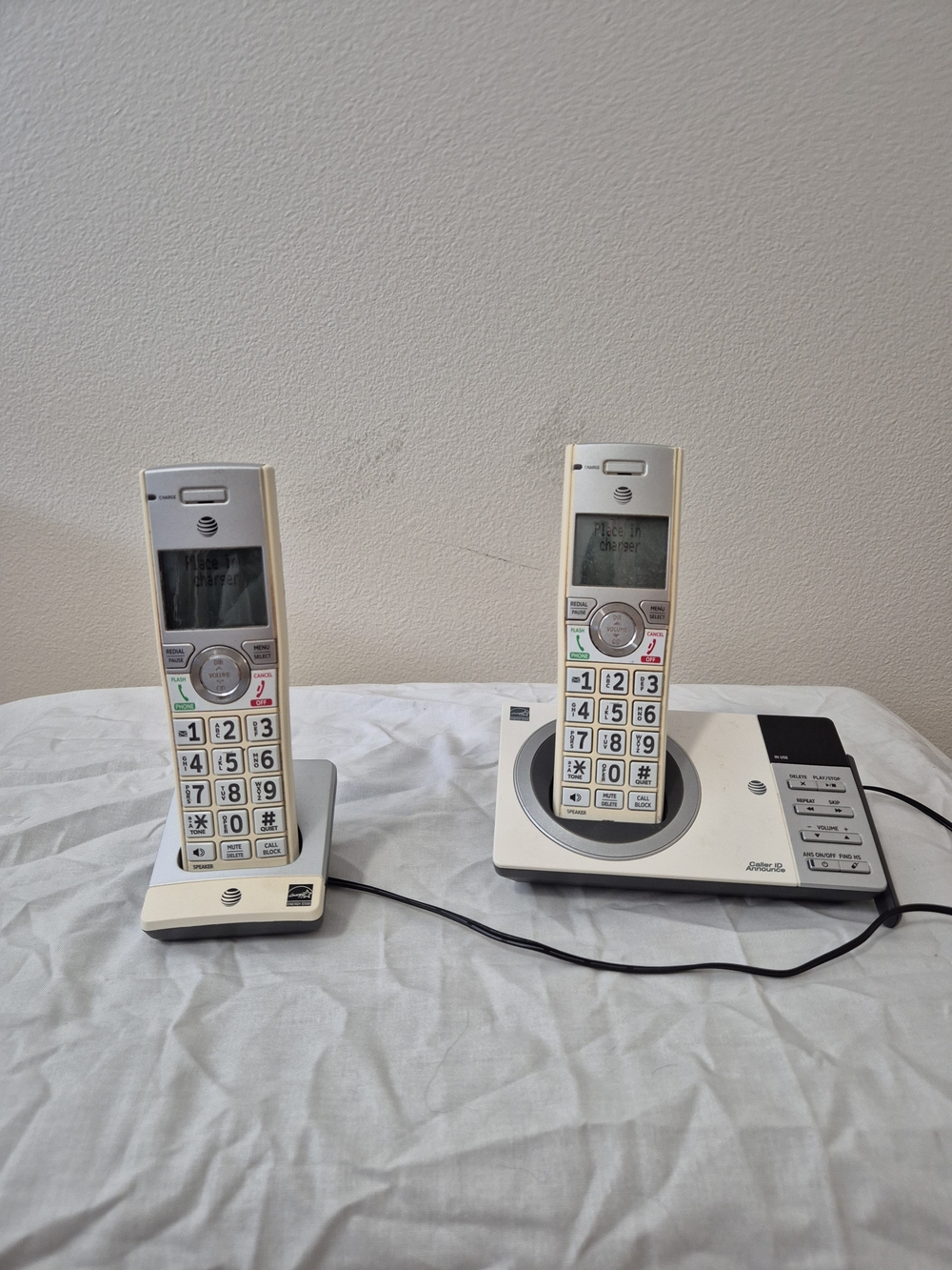 AT&T CL82357 DECT 6.0 Cordless Main Base and extra Unit & Phone - Home Answering